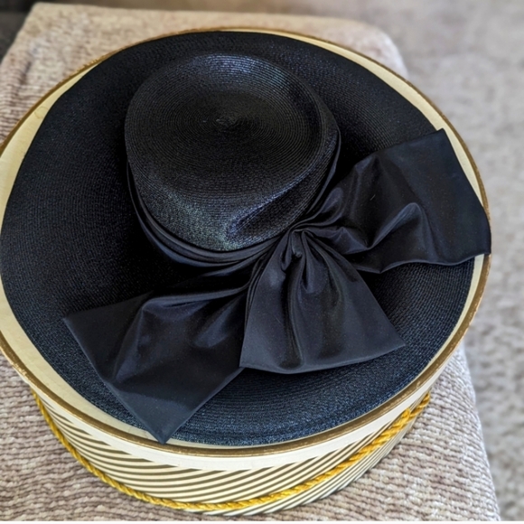 Women's Derby/Church Hat Black Large Satin Bow Wide Rim VINTAGE POLSKYS - Picture 1 of 4